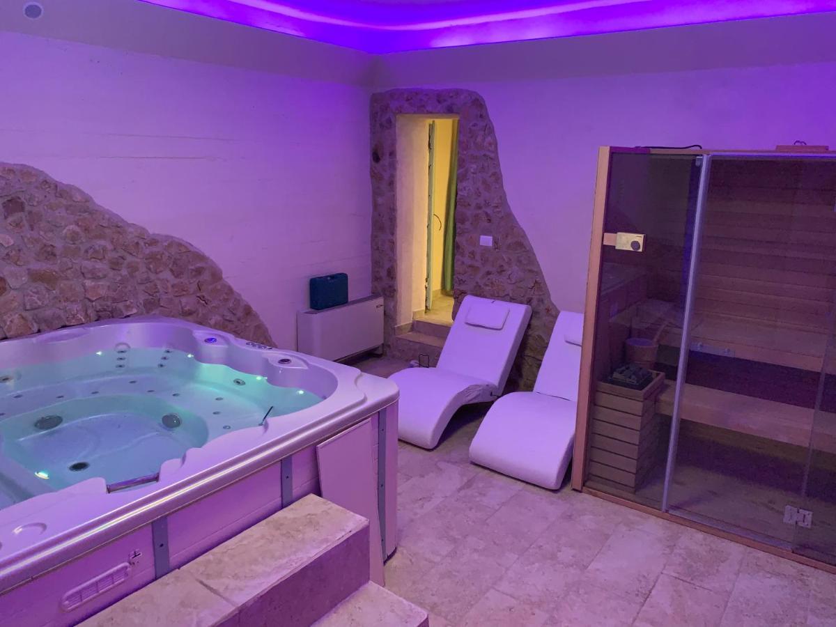 Aurora Villa Губио Екстериор снимка