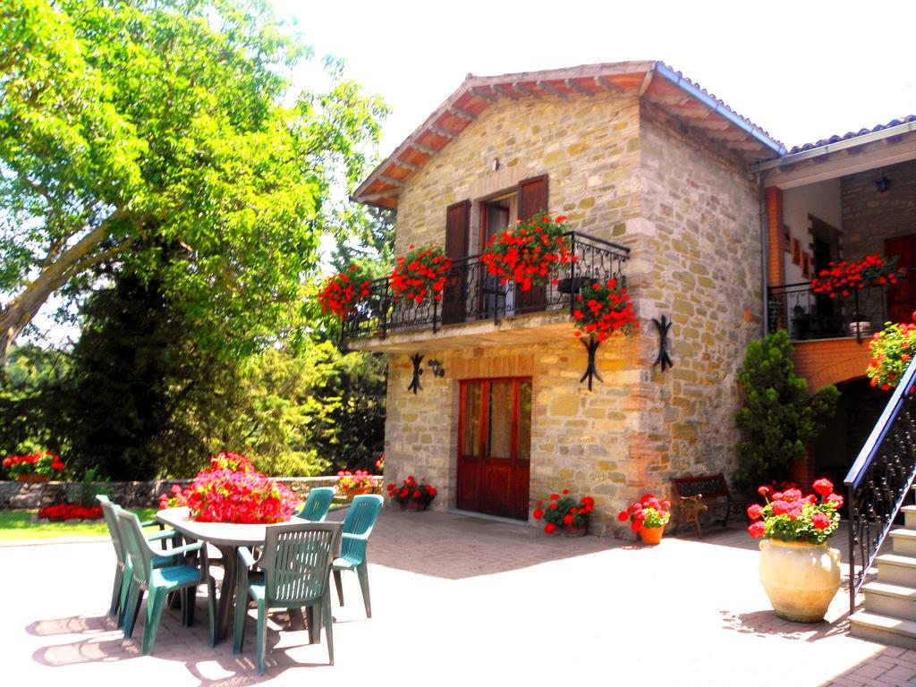 Aurora Villa Губио Екстериор снимка