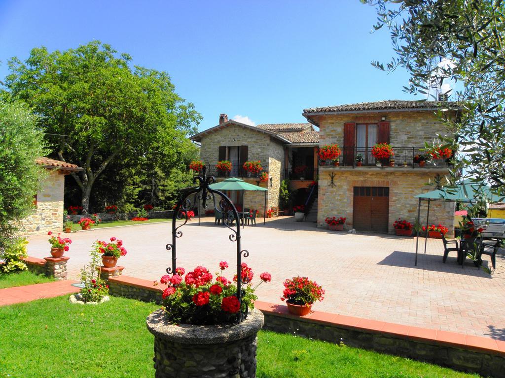 Aurora Villa Губио Екстериор снимка